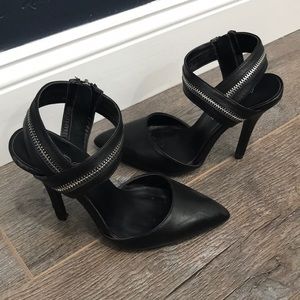 Aldo black strapy heel
